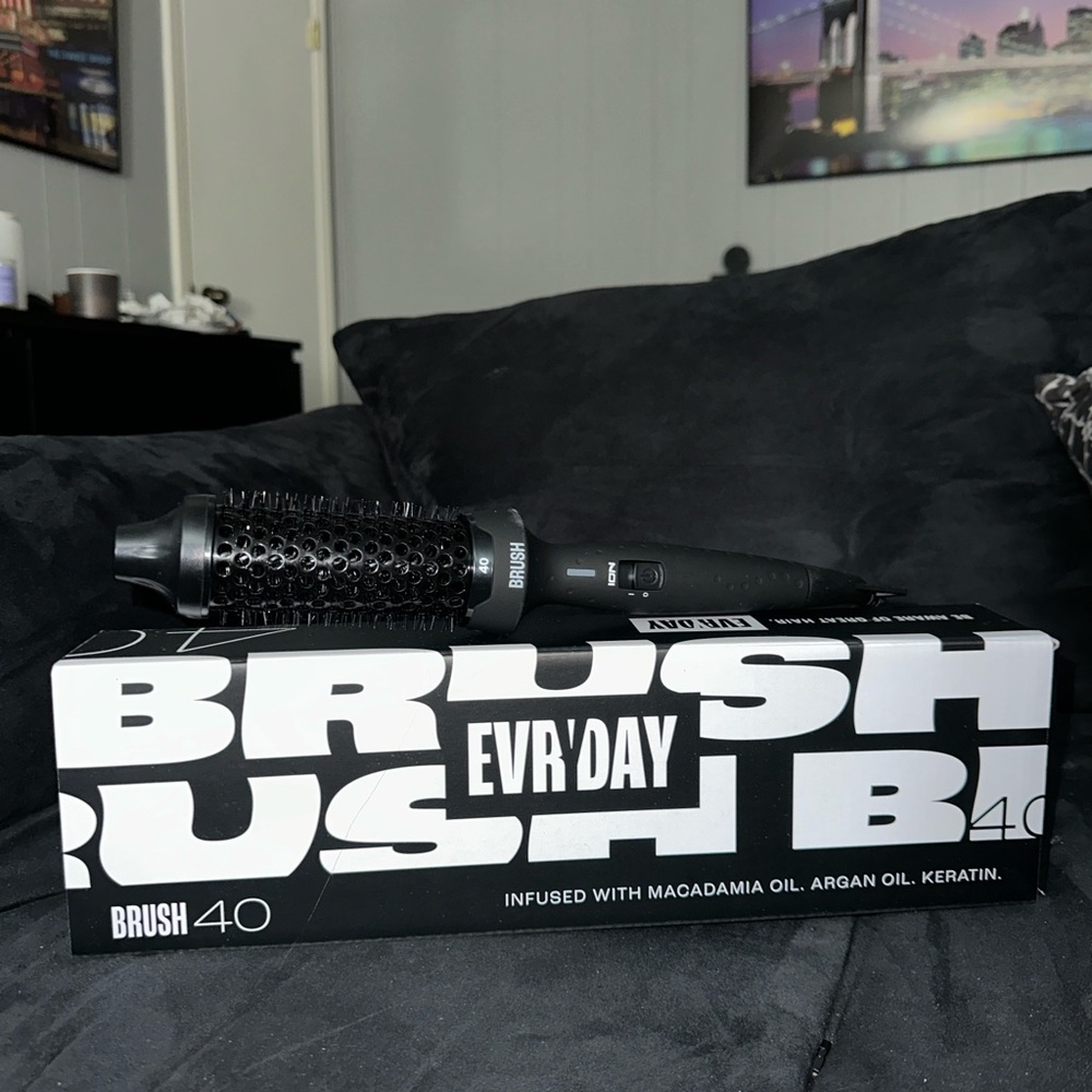 Brush 40 Black Hair Tool